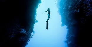 How Deep Can a Human Dive Without Scuba Gear? What is the Freediving World Records?