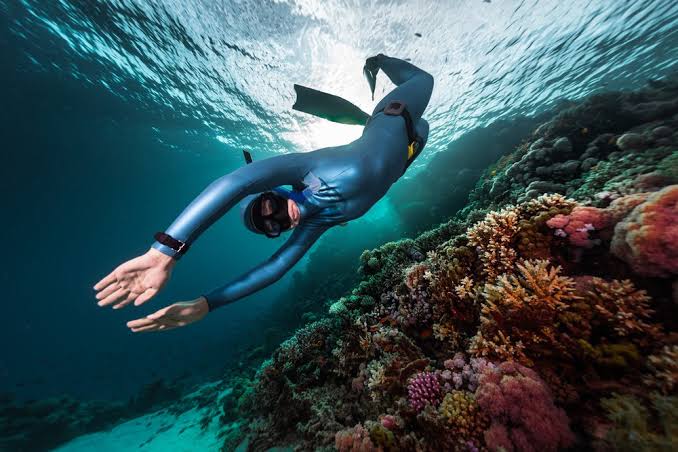 How to use scuba under water